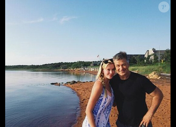 Adepte des réseaux sociaux, Ireland Baldwin a posté une photo d'elle en compagnie de son père Alec Balwin lors de vacances dans les Hamptons, le 30 juillet 2013.