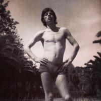 Mick Jagger met le paquet : Un affolant cliché du rockeur jeune et en slip !
