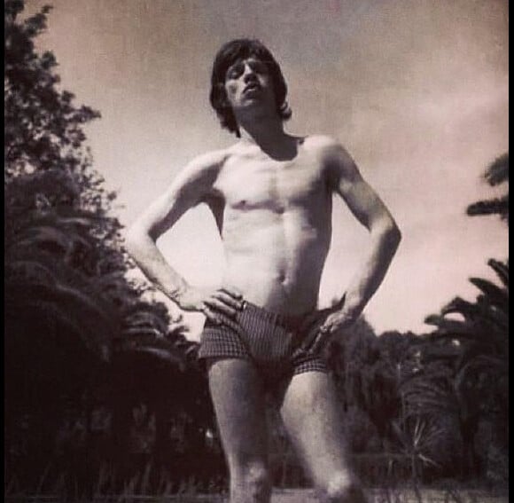 L'Wren Scott, la compagne de Mick Jagger, a posté un cliché du rockeur jeune et en slip de bain à l'occasion des 70 ans de ce dernier, vendredi 26 juillet 2013.