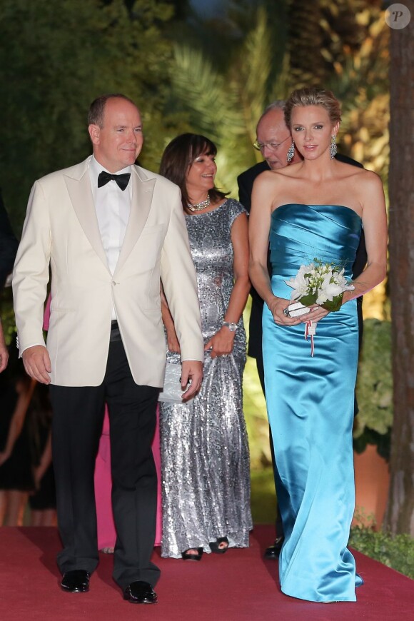 S.A.S le Prince Albert II de Monaco et la Princesse Charlène de Monaco arrivent au 65e Bal de la Croix-Rouge au Sporting de Monte-Carlo à Monaco le 2 août 2013.