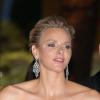 Charlene de Monaco éblouissante avant le 65e Bal de la Croix-Rouge au Sporting de Monte-Carlo à Monaco le 2 août 2013.