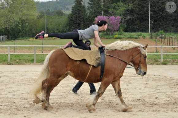 Exclusivité : La jolie Adeline Blondieau sur le tournage de "Le cheval, c'est trop génial !" le 2 mai 2013, pour la chaîne jeunesse Gulli.