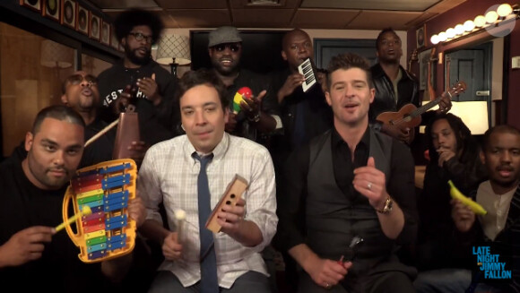 Le sexy Robin Thicke et Jimmy Fallon reprenant Blurred Lines le 1er août 2013.