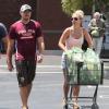 La chanteuse Britney Spears et son petit ami David Lucado font du shopping à Calabasas le samedi 3 août 2013.
