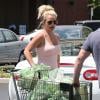 La popstar Britney Spears et son petit ami David Lucado font du shopping à Calabasas le samedi 3 août 2013.