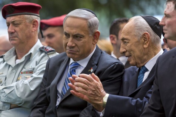 Benjamin Netanyahu et Shimon Peres à Jerusalem, le 15 avril 2013.