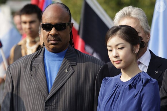 Stevie Wonder et la championne olympique Kim Yuna lors d'une visite des Nations Unis le 15 septembre 2011