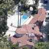 Katy Perry possède deux maisons voisines dans le quartier de Hollywood Hills à Los Angeles. Elle fait actuellement des travaux dans l'une d'entre elles, achetée pour 4,3 millions de dollars.