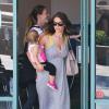 Lisa Osbourne, la femme de Jack, sort d'un cours pour bébés à Los Angeles, avec sa fille aînée Pearl, le 7 août 2013.