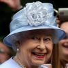 La reine Elizabeth II ravie lors de la revue des troupes des Royal Scots Borderers (1 Scots) à Balmoral, le 8 août 2013.