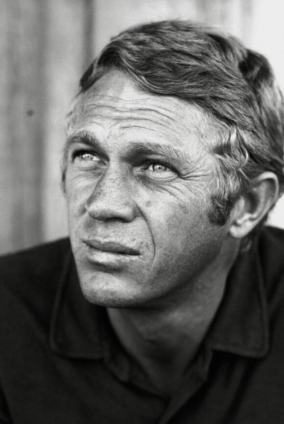 Steve McQueen sur le tournage du making of de Nevada Smith en 1966.