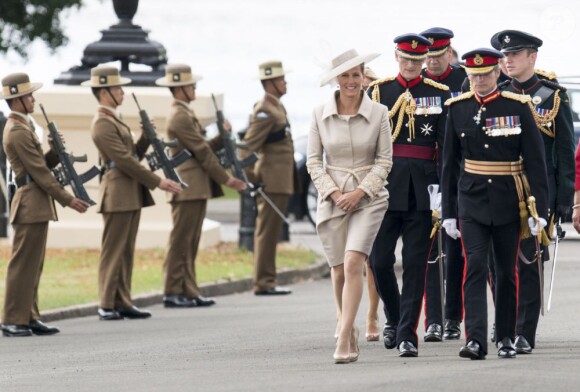 La comtesse Sophie de Wessex à l'Académie militaire de Sandhurst le 9 août 2013, représentant la reine Elizabeth II pour la Sovereign's Parade marquant la fin de la formation des cadets, devenant après 44 semaines de cursus officiers au grade de sous-lieutenant.