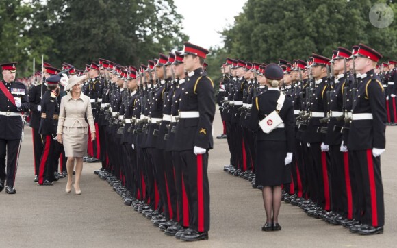 La comtesse Sophie de Wessex à l'Académie militaire royale de Sandhurst le 9 août 2013, représentant la reine Elizabeth II pour la Sovereign's Parade marquant la fin de la formation des cadets, devenant après 44 semaines de cursus officiers au grade de sous-lieutenant.