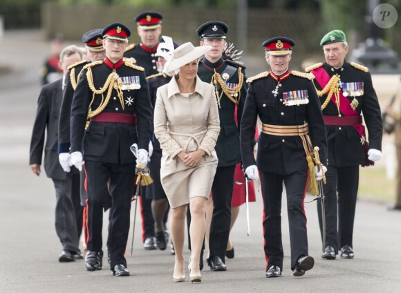 La comtesse Sophie de Wessex à l'Académie militaire royale de Sandhurst le 9 août 2013, représentant la reine Elizabeth II pour la Sovereign's Parade marquant la fin de la formation des cadets, devenant après 44 semaines de cursus officiers au grade de sous-lieutenant.