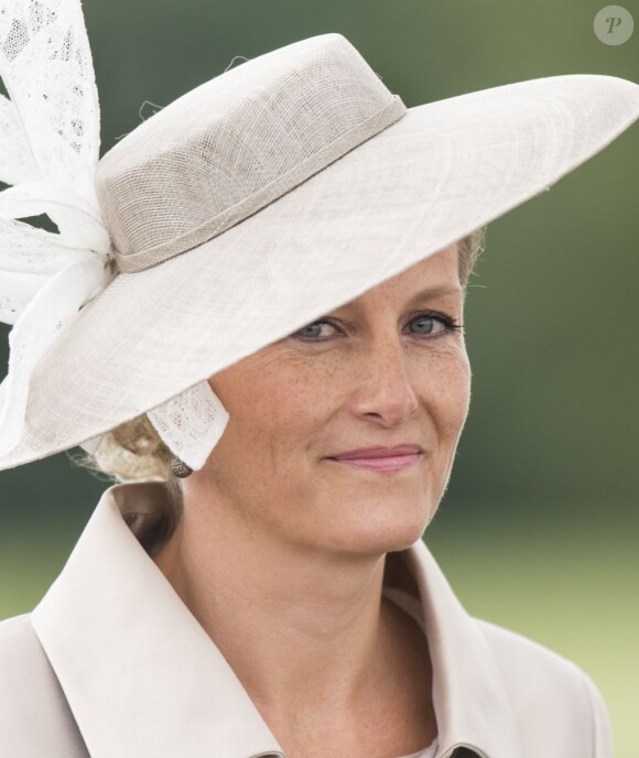 La comtesse Sophie de Wessex à l'Académie militaire royale de Sandhurst le 9 août 2013, représentant la reine Elizabeth II pour la Sovereign's Parade marquant la fin de la formation des cadets, devenant après 44 semaines de cursus officiers au grade de sous-lieutenant.