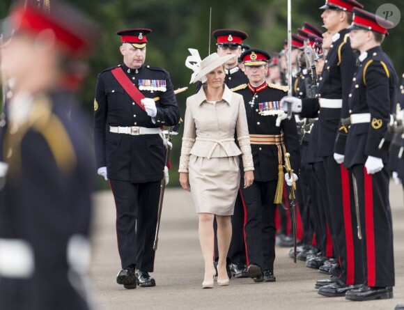 La comtesse Sophie de Wessex à l'Académie militaire royale de Sandhurst le 9 août 2013, représentant la reine Elizabeth II pour la Sovereign's Parade marquant la fin de la formation des cadets, devenant après 44 semaines de cursus officiers au grade de sous-lieutenant.