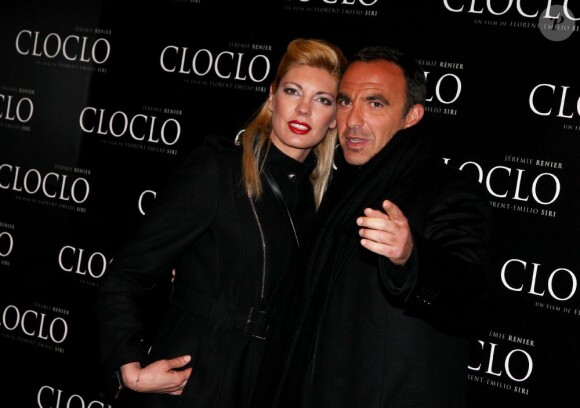 Nikos Aliagas et sa compagne Tina Grigoriou à l'avant-première du film Cloclo, à Paris, le 5 mars 2013.