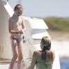 Kate Moss, détendue avec son mari Jamie Hince sur l'île de Formentera. Le 11 aout 2013.