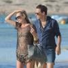 Kate Moss et son mari Jamie Hince poursuivent leurs vacances sur l'île de Formentera, le 11 aout 2013.