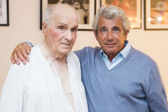 Michel Bouquet avec Michel Boujenah après la représentation de la pièce Le Roi se meurt au Théâtre de Verdure du Festival de Ramatuelle le 11 août 2013