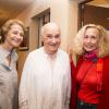 Charlotte Rampling, Michel Bouquet et Brigitte Fossey après la représentation de la pièce Le Roi se meurt au Théâtre de Verdure du Festival de Ramatuelle le 11 août 2013