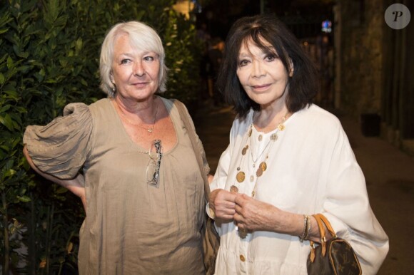 Juliette Greco et sa fille Laurence à la représentation de la pièce Le Roi se meurt au Théâtre de Verdure du Festival de Ramatuelle le 11 août 2013