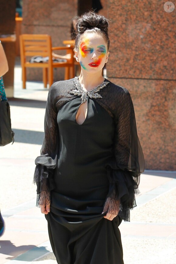 Lady Gaga se rend sur le plateau de l'animateur Ryan Seacrest, à Los Angeles, le 12 août 2013.
