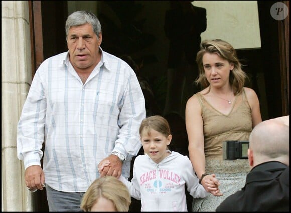 Jean-Pierre Castaldi avec sa femme Corinne Champeval et leur fille Paolo à Deauville le 25 juin 2005.
