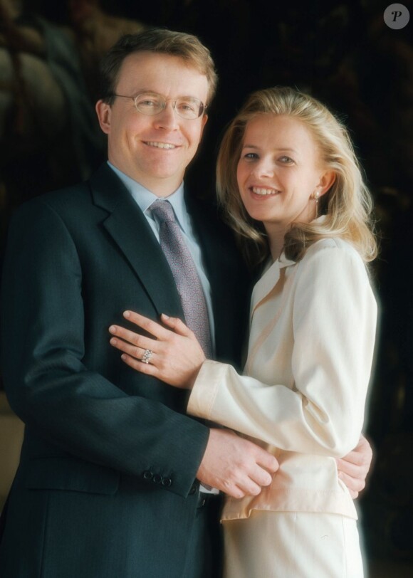 Le prince Friso d'Orange-Nassau et la princesse Mabel posant en avril 2004, année de leur mariage. Fils cadet de la princesse Beatrix, le prince Friso est mort le 12 août 2013 à 44 ans à La Haye, un an et demi après avoir sombré dans le coma suite à un accident de ski survenu en Autriche le 17 février 2012.