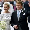 Le prince Friso d'Orange-Nassau et la princesse Mabel lors de leur mariage le 24 avril 2004. Fils cadet de la princesse Beatrix, le prince Friso est mort le 12 août 2013 à 44 ans à La Haye, un an et demi après avoir sombré dans le coma suite à un accident de ski survenu en Autriche le 17 février 2012.