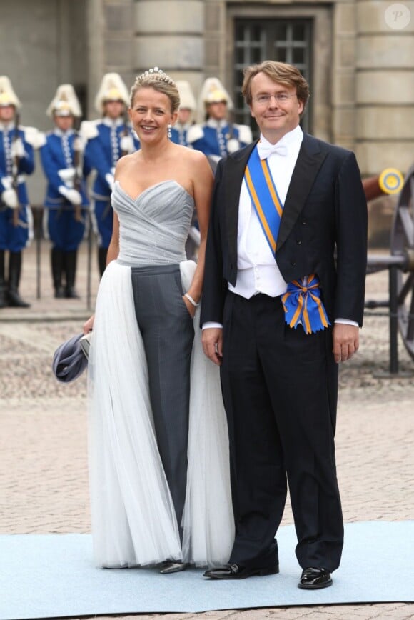 Le prince Friso d'Orange-Nassau et la princesse Mabel au mariage de Victoria et Daniel de Suède le 19 juin 2010. Fils cadet de la princesse Beatrix, le prince Friso est mort le 12 août 2013 à 44 ans à La Haye, un an et demi après avoir sombré dans le coma suite à un accident de ski survenu en Autriche le 17 février 2012.