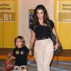 Kourtney Kardashian et son fils Mason se rendent au Ronald Reagan UCLA Medical Center à Los Angeles. Le 15 août 2013.