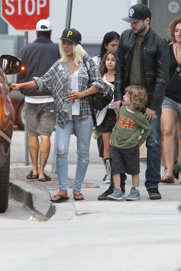 Christina Aguilera, son fils Max et son compagnon Matthew Rutler à Los Angeles, le 11 août 2013. 