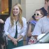 Julianne Moore radieuse au côté de sa fille Liv sur le tournage du film "Maps To The Stars" sur Rodeo Drive à Beverly Hills, le 18 août 2013.