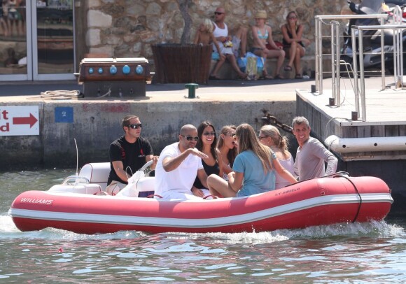 Tony Parker et Axelle Francine en vacances à Saint-Tropez avec des amis. Le 18 aout 2013.