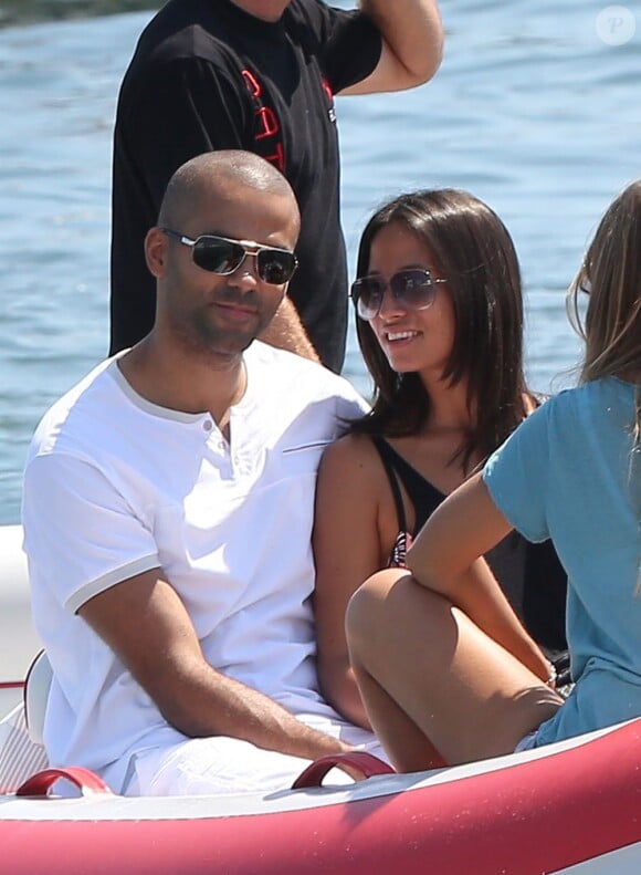 Tony Parker et sa fiancée Axelle Francine, en vacances à Saint-Tropez, le 18 août 2013.
