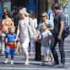 Gwen Stefani et Gavin Rossdale se promènent avec leurs fils Kingston et Zuma, déguisé en Superman pour son anniversaire, dans les rues de Londres. Le 21 août 2013.