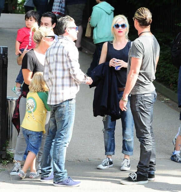 Gwen Stefani, son époux Gavin Rossdale et leurs enfants Kingston et Zuma se baladent à Londres. Le 20 août 2013.