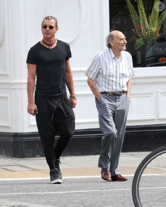 Gavin Rossdale et son père Douglas à Londres, le 19 août 2013.