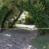 Exclusif - Un homme a été retrouvé mort dans la villa d'Olivia Newton-John à Jupiter Inlet Colony, en Floride le 19 août 2013. Il s'agit du jardinier de la star qui s'est suicidé.