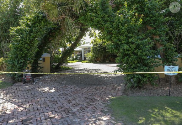 Exclusif - Un homme a été retrouvé mort dans la villa d'Olivia Newton-John à Jupiter Inlet Colony, en Floride le 19 août 2013. Il s'agit du jardinier de la star qui s'est suicidé.