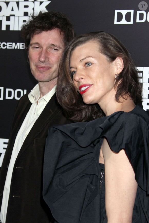 Milla Jovovich et son chéri de réalisateur Paul W.S. Anderson à Hollywood, le 10 décembre 2012.