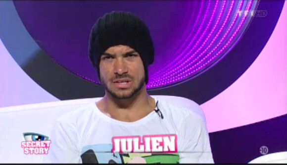 Julien dans la quotidienne de Secret Story 7 sur TF1 le mercredi 21 août 2013