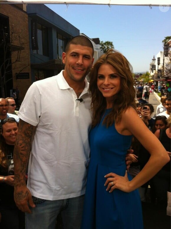 Le footballeur américain Aaron Hernandez et l'animatrice Maria Menounos