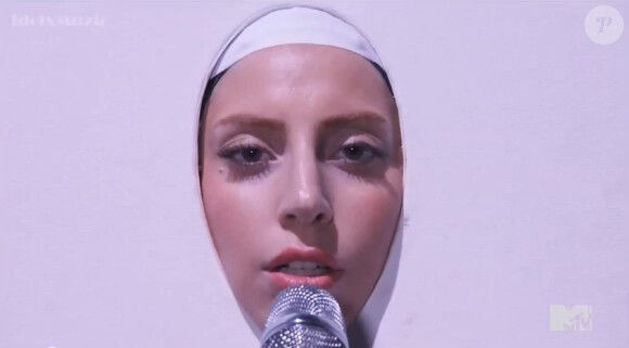 Lady Gaga sur la scène des MTV Video Music Awards à Brooklyn, le 25 août 2013.