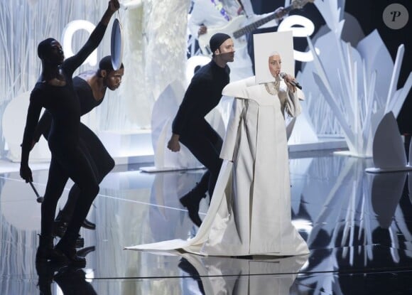 Lady Gaga sur la scène des MTV Video Music Awards à Brooklyn, le 25 août 2013.
