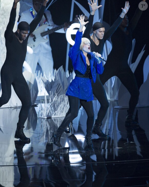 Lady Gaga sur la scène des MTV Video Music Awards à Brooklyn, le 25 août 2013.