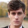Exclusif - Jean-Baptiste Maunier donne une paire de chaussure Camille Tanoh pour la vente aux enchères de Vestiaire Collective dont les bénéfices ont été reversés au 26e Téléthon.