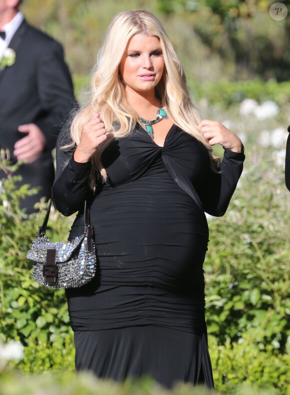 Exclusif - Jessica Simpson, très enceinte, demoiselle d'honneur au mariage d'amis au "Rancho Bernardo Inn" à San Diego, le 15 juin 2013.