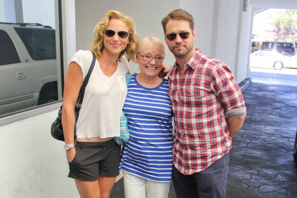 Jason Priestley a fêté ses 44 ans au restaurant E Baldi, avec sa femme et sa mère, à Beverly Hills, le 28 août 2013.